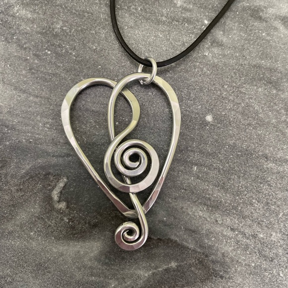 Artisan Silver Heart Treble Clef Pendant Necklace - Picture 1 of 9